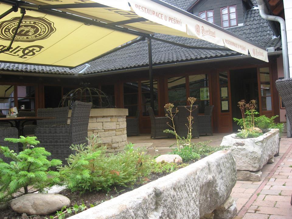 Penzion U Pesiku Cerveny Kostelec Exterior photo